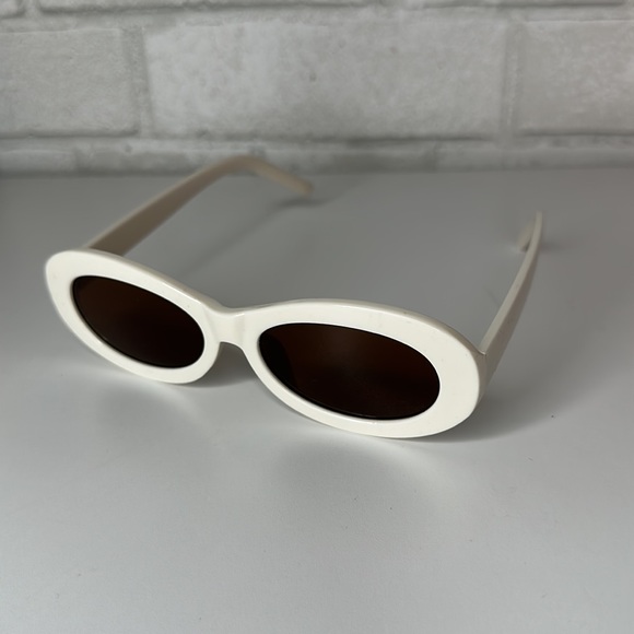 🔥 Classy Chic Oval Sunglasses - Picture 4 of 11